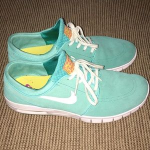 LIKE NEW Nike Stefan Janoski Max Skate shoes!